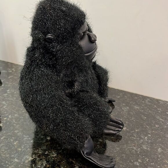 Black Gorilla Plush with Velcro Hands. Size 8”Mei Da Toys - Picture 4 of 5